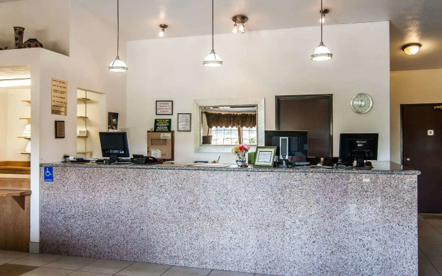 photo 2 of Bridgeway Inn & Suites Portland Airport
