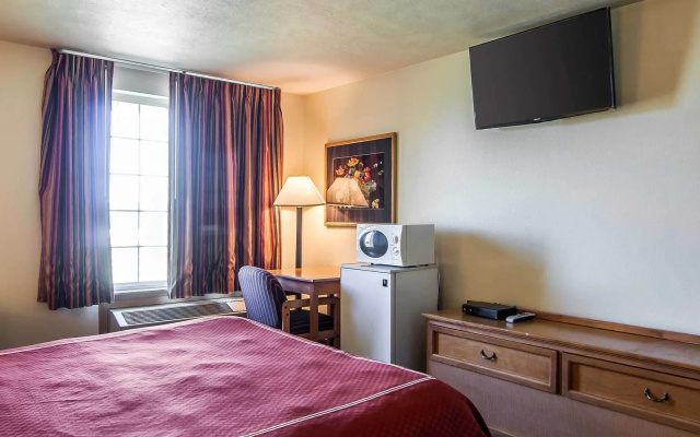 photo 5 of Bridgeway Inn & Suites Portland Airport