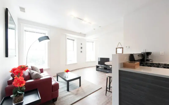 photo 4 of Bright 1BR in the South Loop by Sonder