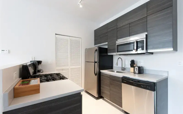 photo 5 of Bright 1BR in the South Loop by Sonder