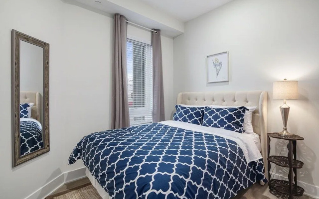 photo 2 of Bright 3 Bedroom + Rooftop Views