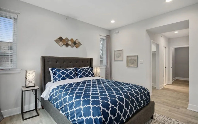 photo 5 of Bright 3 Bedroom + Rooftop Views