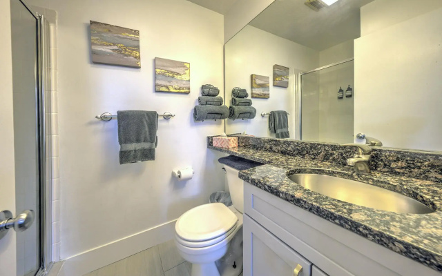 photo 4 of Bright and Modern Luxury Studio
