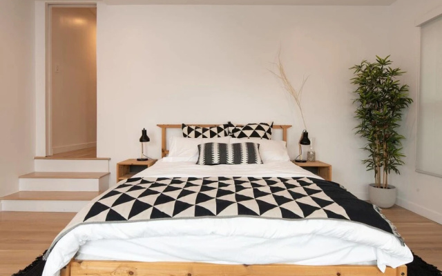 photo 3 of Bright and Spacious 2bdr With Stunning Views
