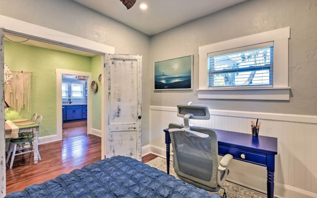 photo 4 of Bright Bradenton Retreat: 1 Mi to Downtown!