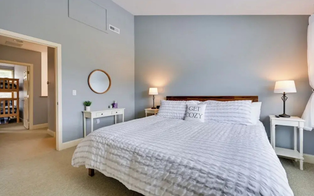 photo 5 of Bright Condo w/ Community Perks: Near Ski Quechee!