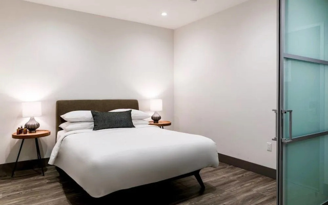 photo 3 of Bright, Cozy & Clean in DTLA w/ Amazing Rooftop!