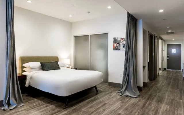 photo 4 of Bright, Cozy & Clean in DTLA w/ Amazing Rooftop!