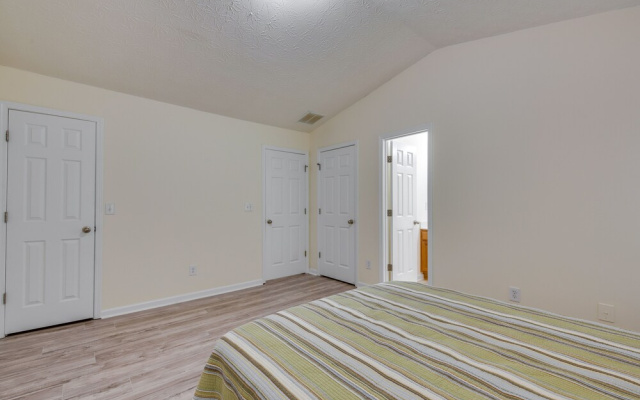 photo 3 of Bright Decatur Townhome ~ 10 Mi to Atlanta!