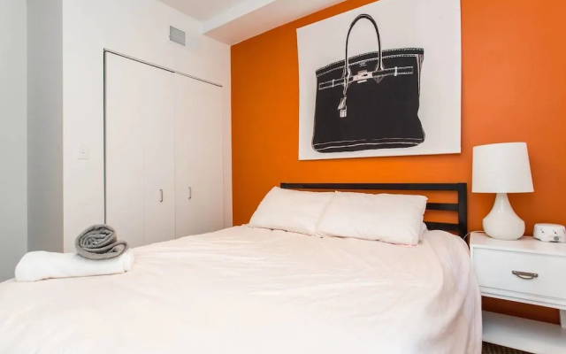 photo 2 of Bright & Modern 1 BDR in Downtown