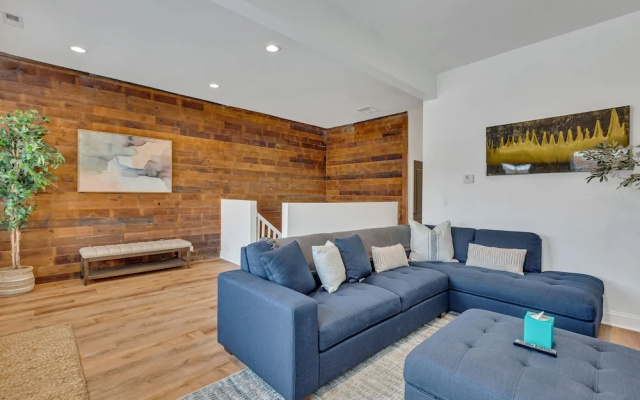 photo 2 of Bright Modern 4Bd 2Ba in the Heart of Wrigleyville by AllSet Turnover
