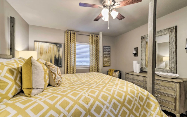 photo 2 of Bright n Breezy Waterfront Lake Granbury Getaway!