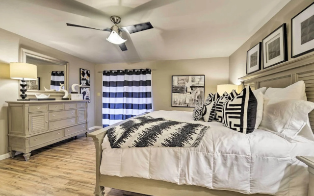 photo 3 of Bright n Breezy Waterfront Lake Granbury Getaway!