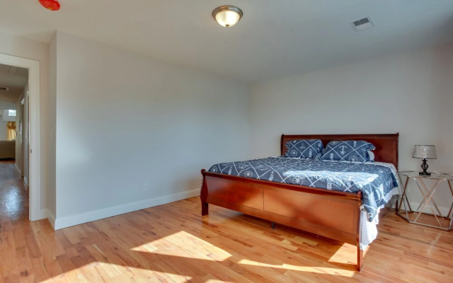 photo 3 of Bright Newark Vacation Rental Near New York!