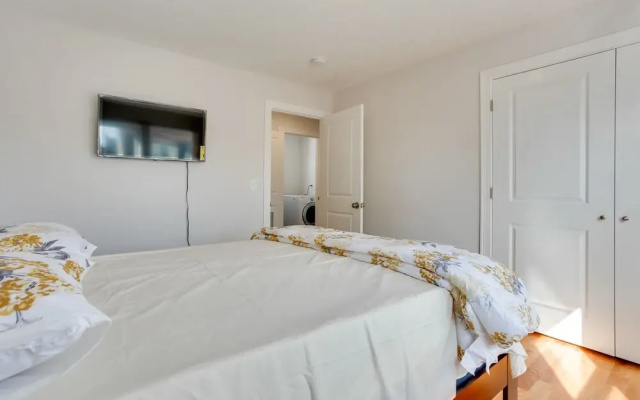 photo 5 of Bright Newark Vacation Rental Near New York!