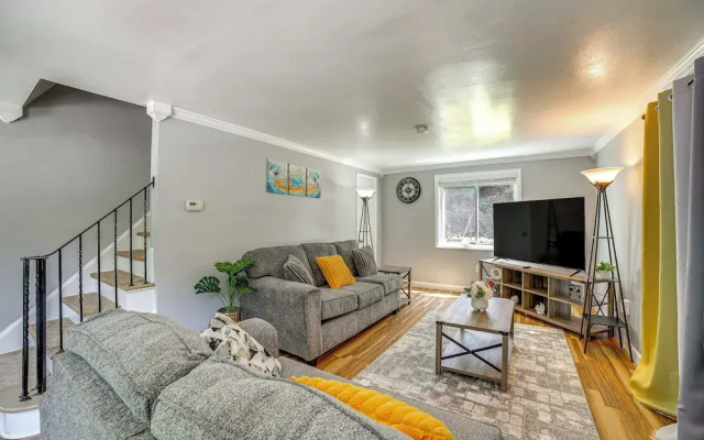 photo 5 of Bright Pittsburgh House w/ Yard: 3 Mi to Downtown!
