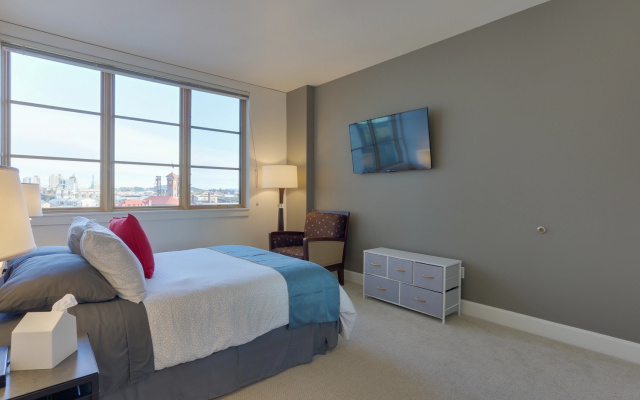 photo 5 of Bright Recently Upgraded Apt – Downtown Location