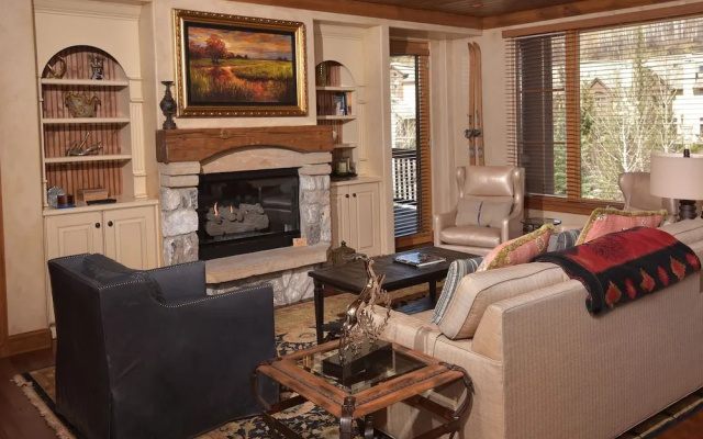 photo 2 of Bright Ski In/out  3br 3.5ba 3 Bedroom Condo by RedAwning