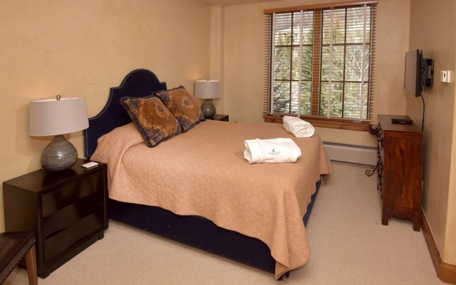 photo 3 of Bright Ski In/out  3br 3.5ba 3 Bedroom Condo by RedAwning