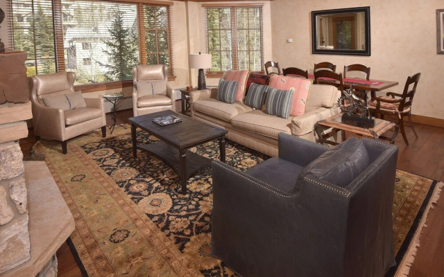 photo 5 of Bright Ski In/out  3br 3.5ba 3 Bedroom Condo by RedAwning