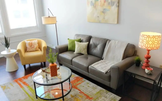 photo 3 of Bright & Spacious 2BR In Downtown