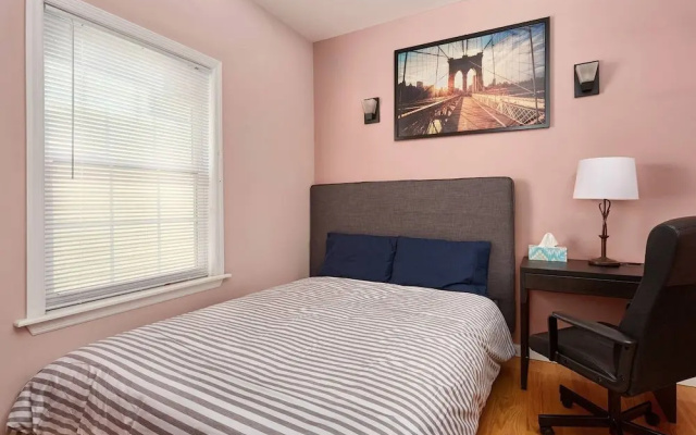 photo 2 of Bright, Spacious House!