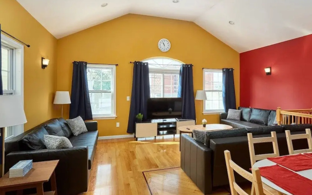 photo 5 of Bright, Spacious House!