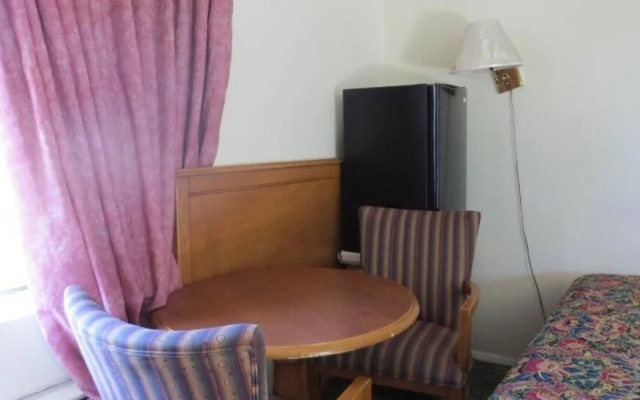 photo 5 of Bristol Motel