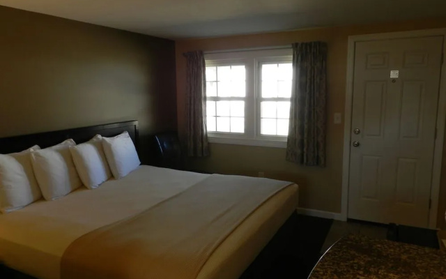photo 3 of Broadway Court Motel