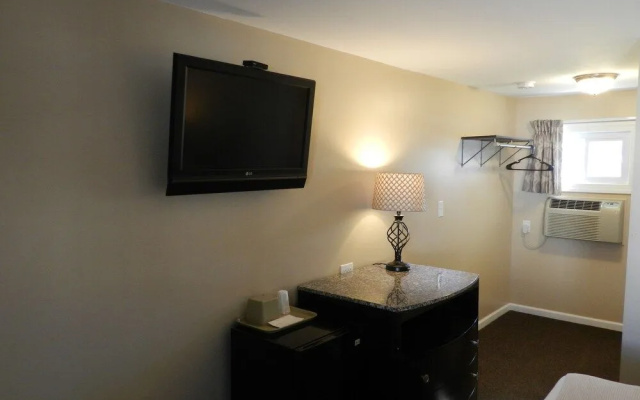 photo 5 of Broadway Court Motel