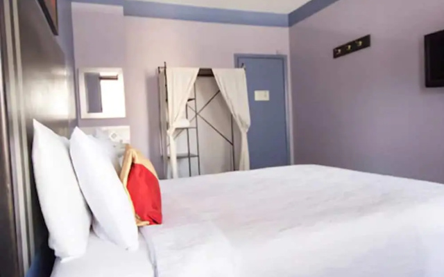 photo 4 of Broadway Hotel & Hostel
