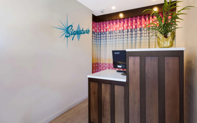 photo 2 of Signature Inn Oakland