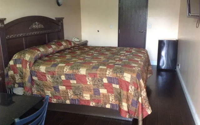 photo 3 of Bronco Motel