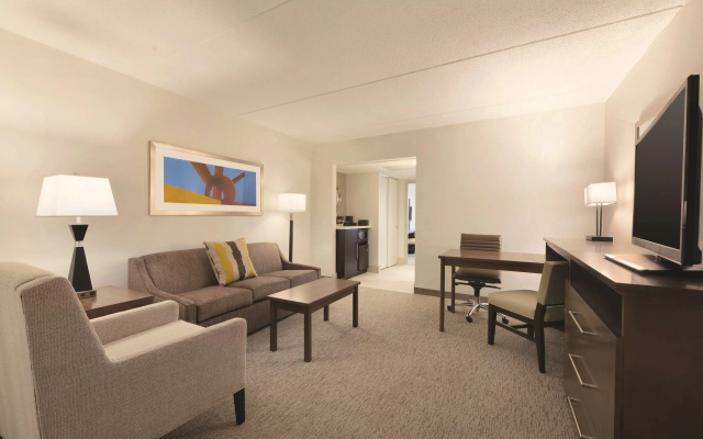 photo 4 of Embassy Suites by Hilton Milwaukee Brookfield