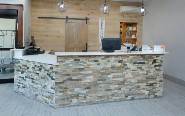 photo 2 of Brookstone Lodge near Biltmore Village, an Ascend Collection Hotel