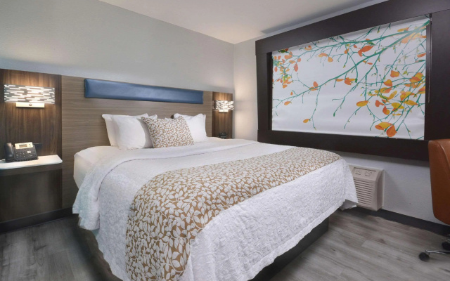 photo 5 of Brookstone Lodge near Biltmore Village, an Ascend Collection Hotel