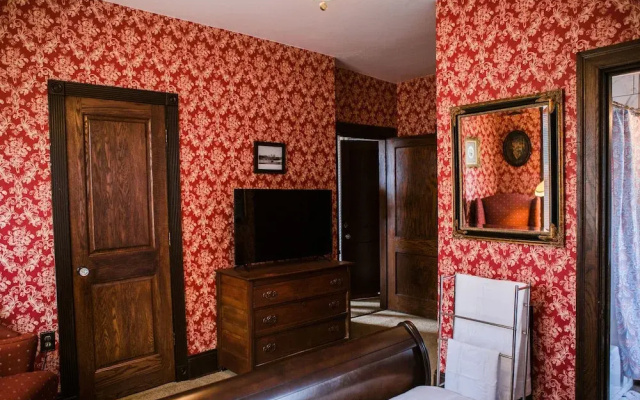 photo 2 of Brownsville Road House Bed Breakfast