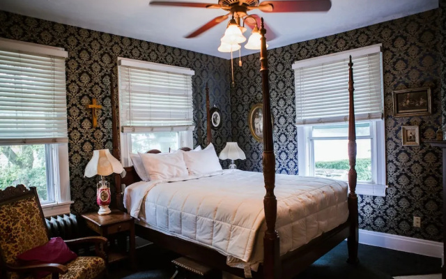 photo 4 of Brownsville Road House Bed Breakfast
