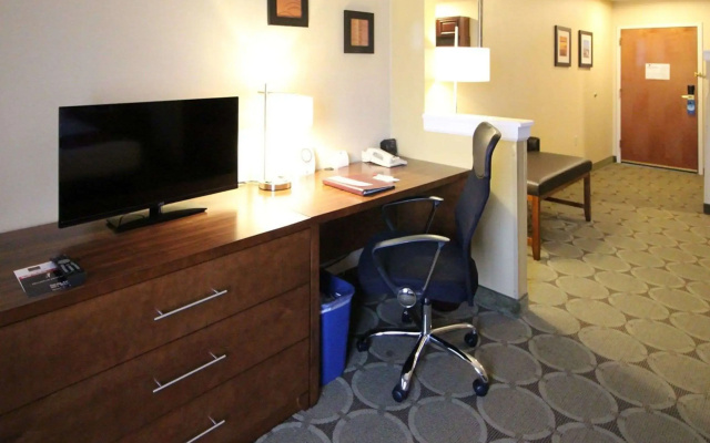 photo 4 of Comfort Suites Near University