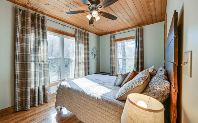 photo 3 of Bryson City Cabin: Deck & Mountain-view Hot Tub