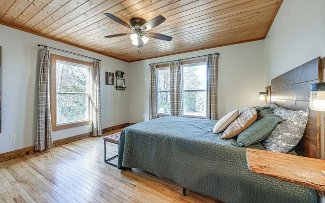 photo 5 of Bryson City Cabin: Deck & Mountain-view Hot Tub