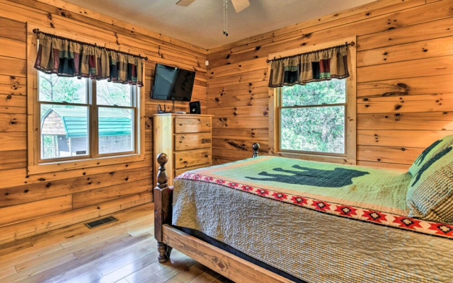 photo 2 of Bryson City Cabin Rental w/ Views & Hot Tub