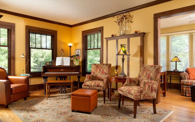 photo 2 of The Buckingham Inn