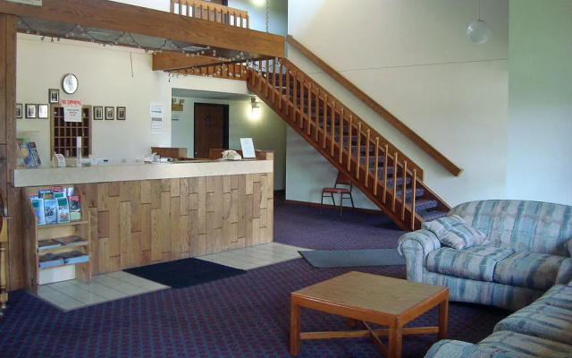 photo 2 of Budget Host Inn