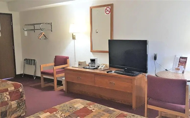 photo 4 of Budget Host Inn