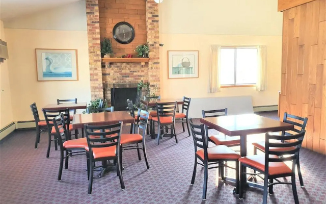 photo 5 of Budget Host Inn
