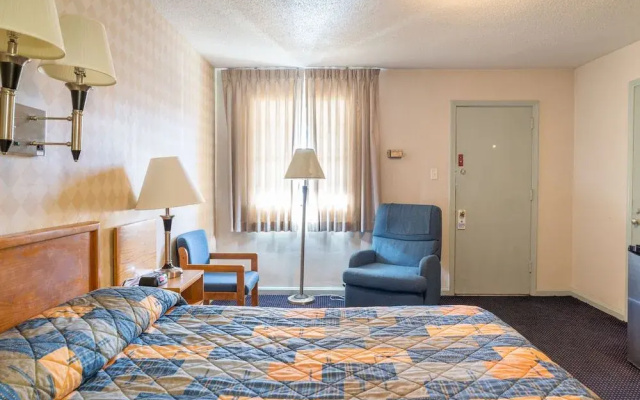 photo 2 of Budget Host Inn