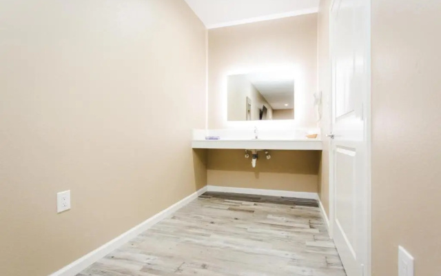 photo 4 of Budget Host Inn and Suites