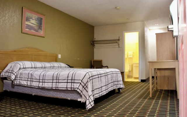 photo 3 of Executive Inn of Arlington, Near AT&T Stadium