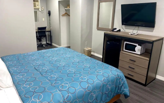 photo 4 of Budget Host Inn